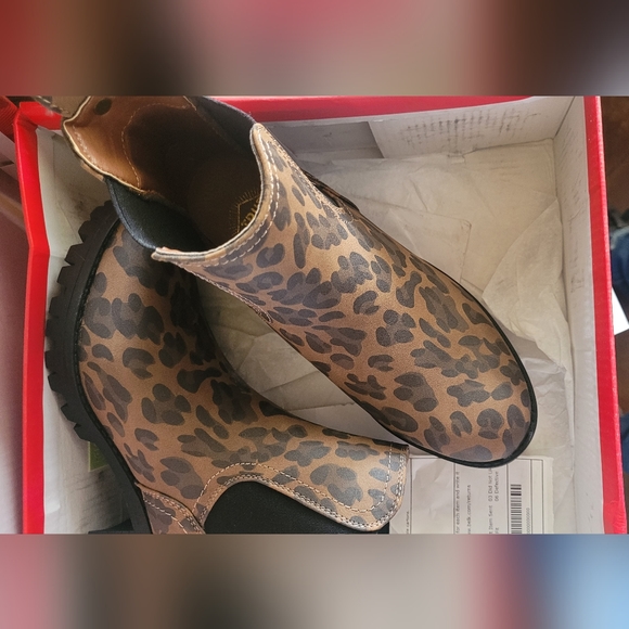 True Craft leopard boots 7 Never Worn - Picture 2 of 3